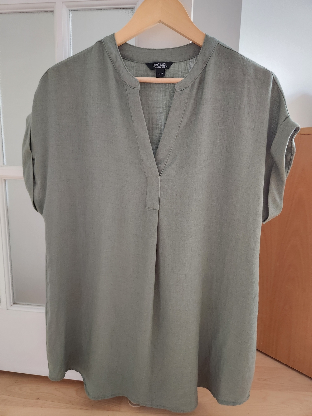 RACHEL Rachel Roy Sage Green Split V-Neck Short Sleeve Tunic